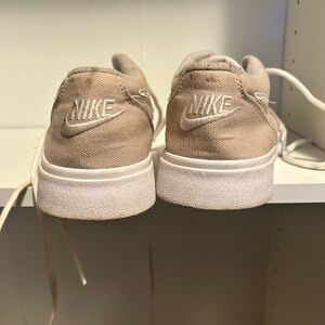 Women’s Nike gts. (Casual tennis shoe)